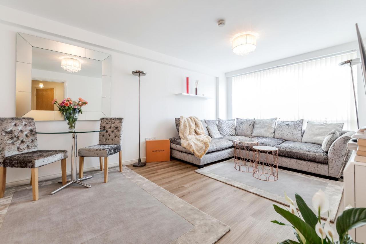 *spacious-modern One Bed Flat. Riverside Location* Appartamento *
