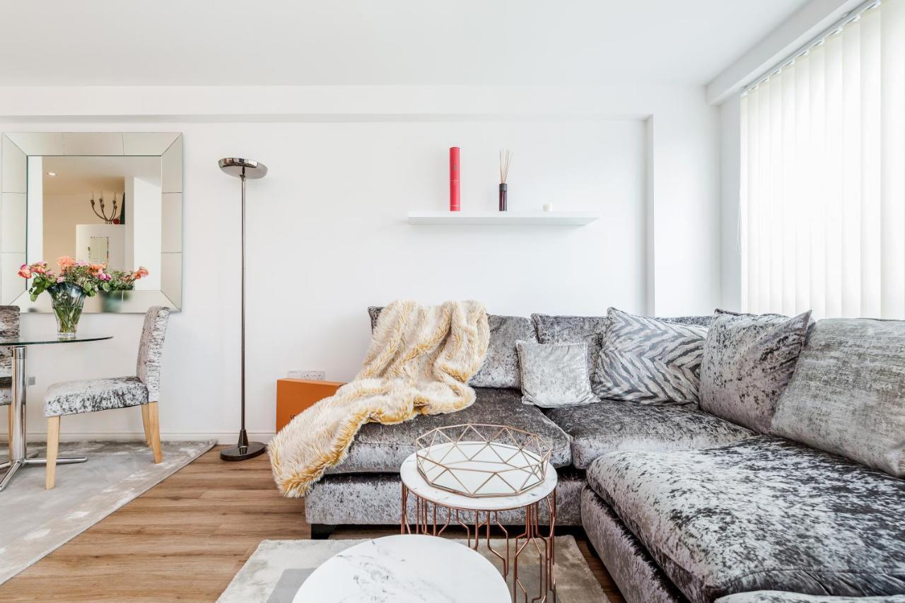 Appartamento *spacious-modern One Bed Flat. Riverside Location* Londra