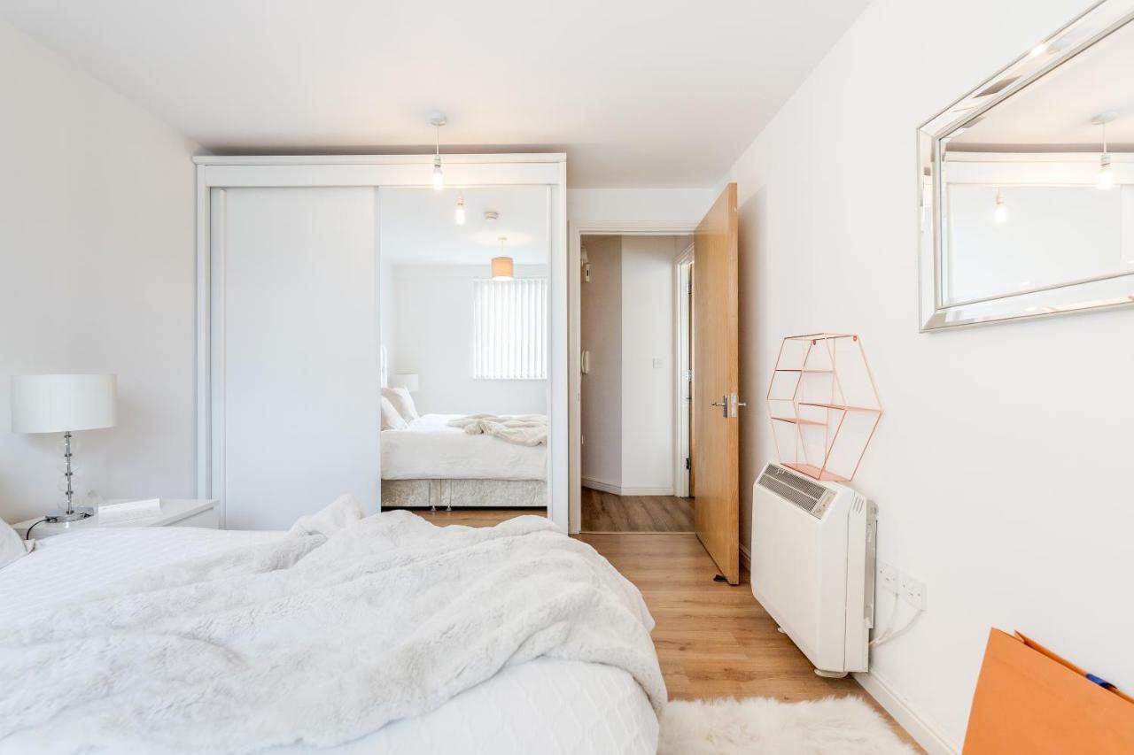 Appartamento *spacious-modern One Bed Flat. Riverside Location*