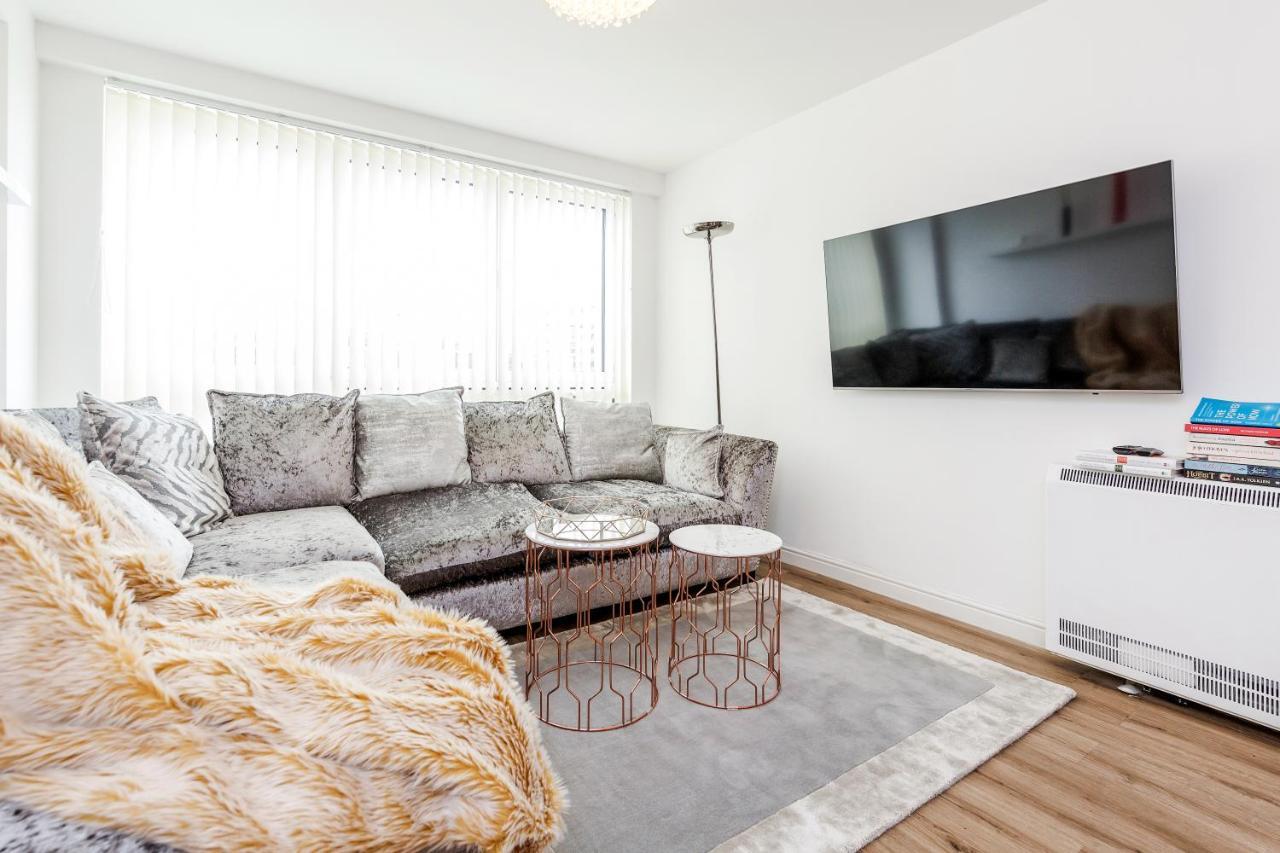 *spacious-modern One Bed Flat. Riverside Location* Appartamento