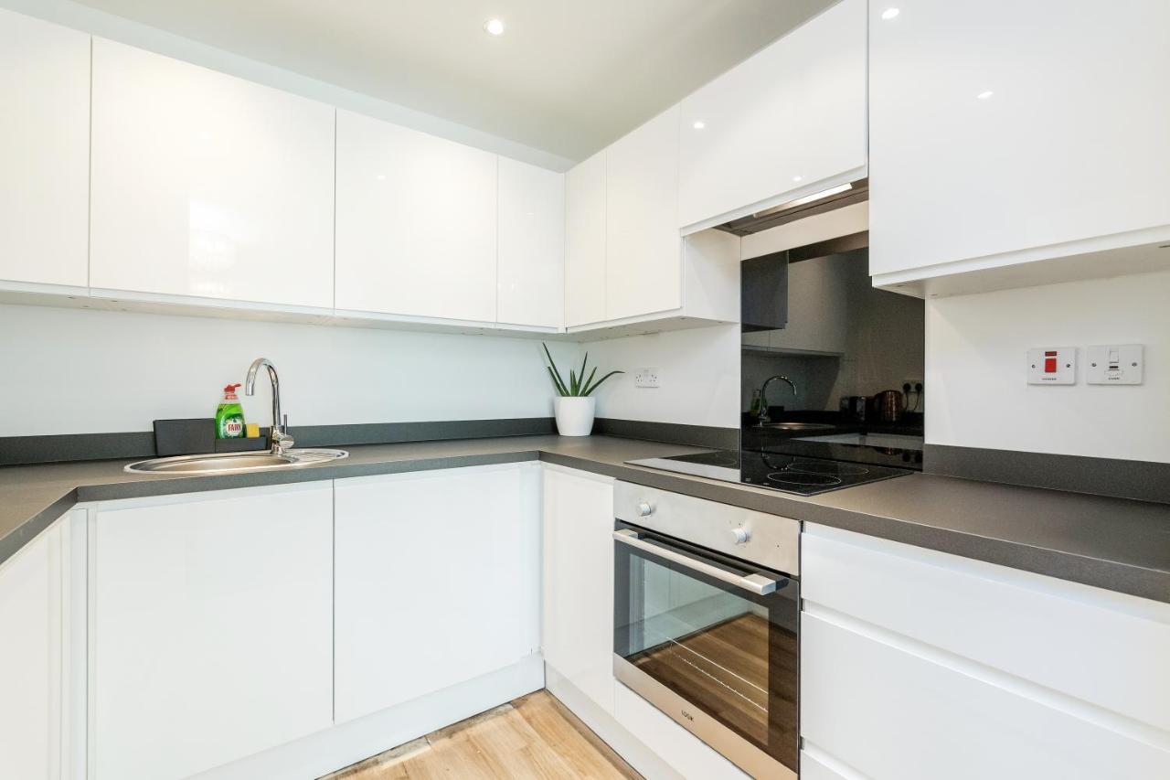 Appartamento *spacious-modern One Bed Flat. Riverside Location* *