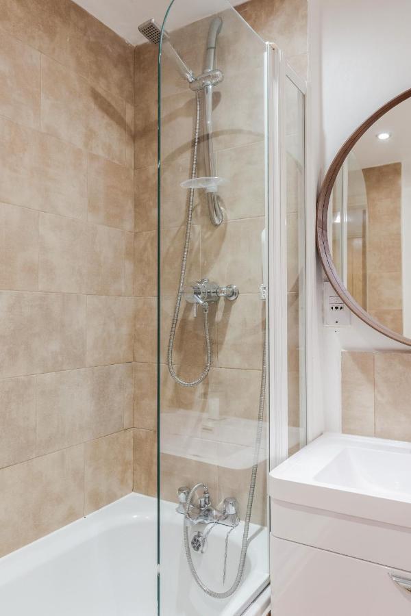 *spacious-modern One Bed Flat. Riverside Location* Appartamento