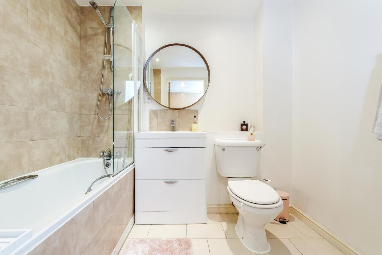 Appartamento *spacious-modern One Bed Flat. Riverside Location* *
